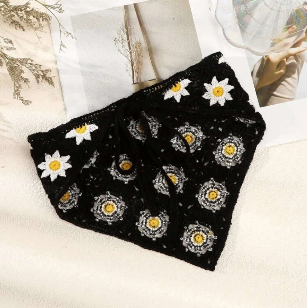 Crochet Bandana Headscarf Daisy Flowers - Picture 3 of 9